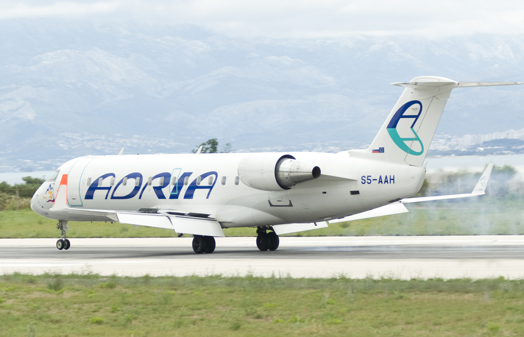 CRJ-100LR Adria Airways S5-AAH Split_Resnik (SPU/LDSP) June_16_2008