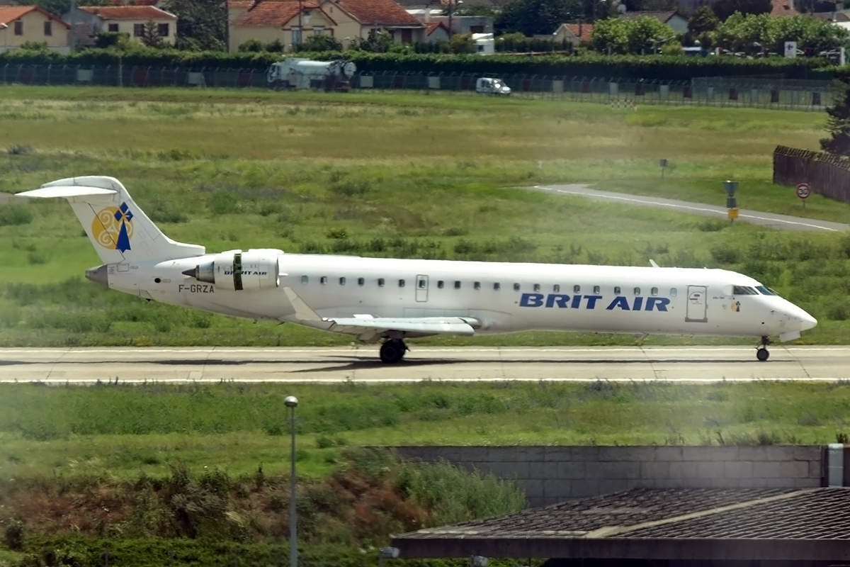 CRJ-702 Brit Air F-GRZA Paris_Orly (ORY/LFPO) June_25_2007