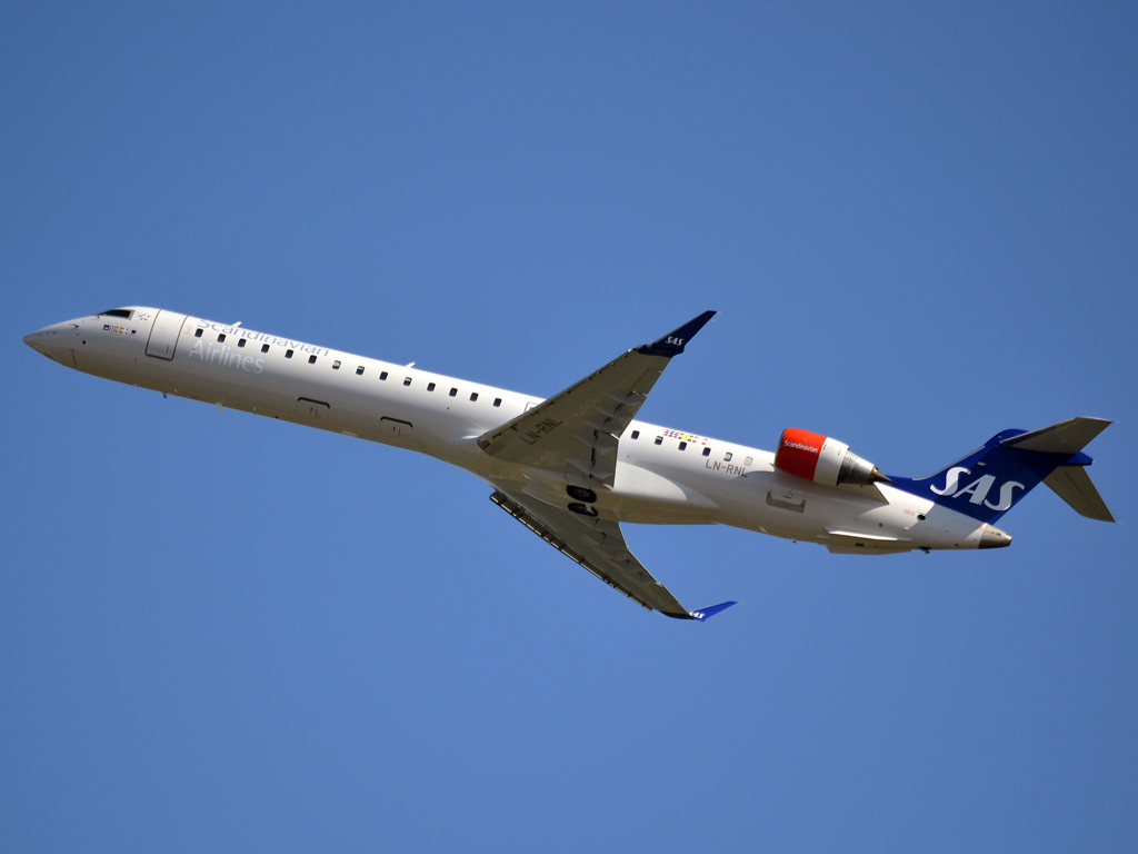 CRJ-900 SAS Scandinavian Airlines LN-RNL Frankfurt_Main (FRA/EDDF) May_26_2012