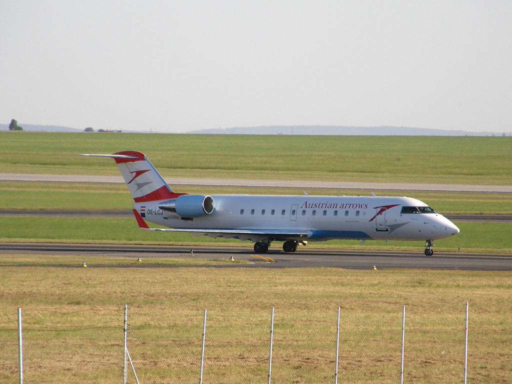 CRJ-200LR Austrian Arrows (Tyrolean Airways) OE-LCJ Prague_Ruzyne (PRG/LKPR) August_20_2009