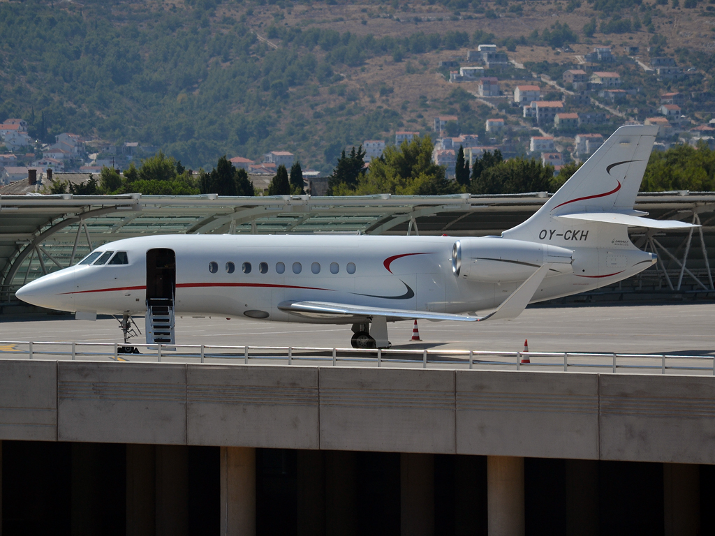 Dassault Falcon 2000LX Private OY-CKH Split_Resnik (SPU/LDSP) August_15_2012