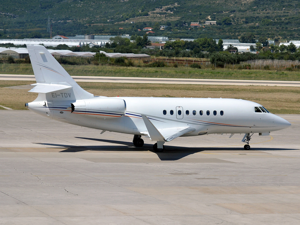 Dassault Falcon 2000EX Air One Executive EI-TDV Split_Resnik (SPU/LDSP) August_14_2011