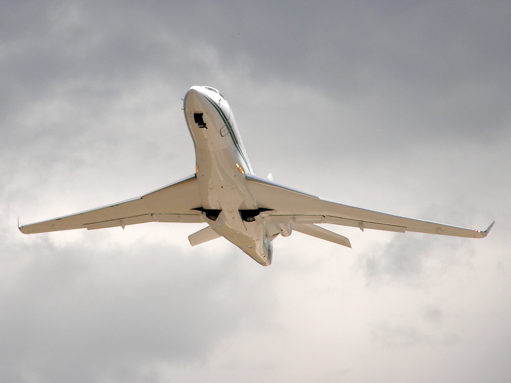 Dassault Falcon 7X Formula 1 Flight Operations N999BE Split_Resnik (SPU/LDSP) August_7_2010