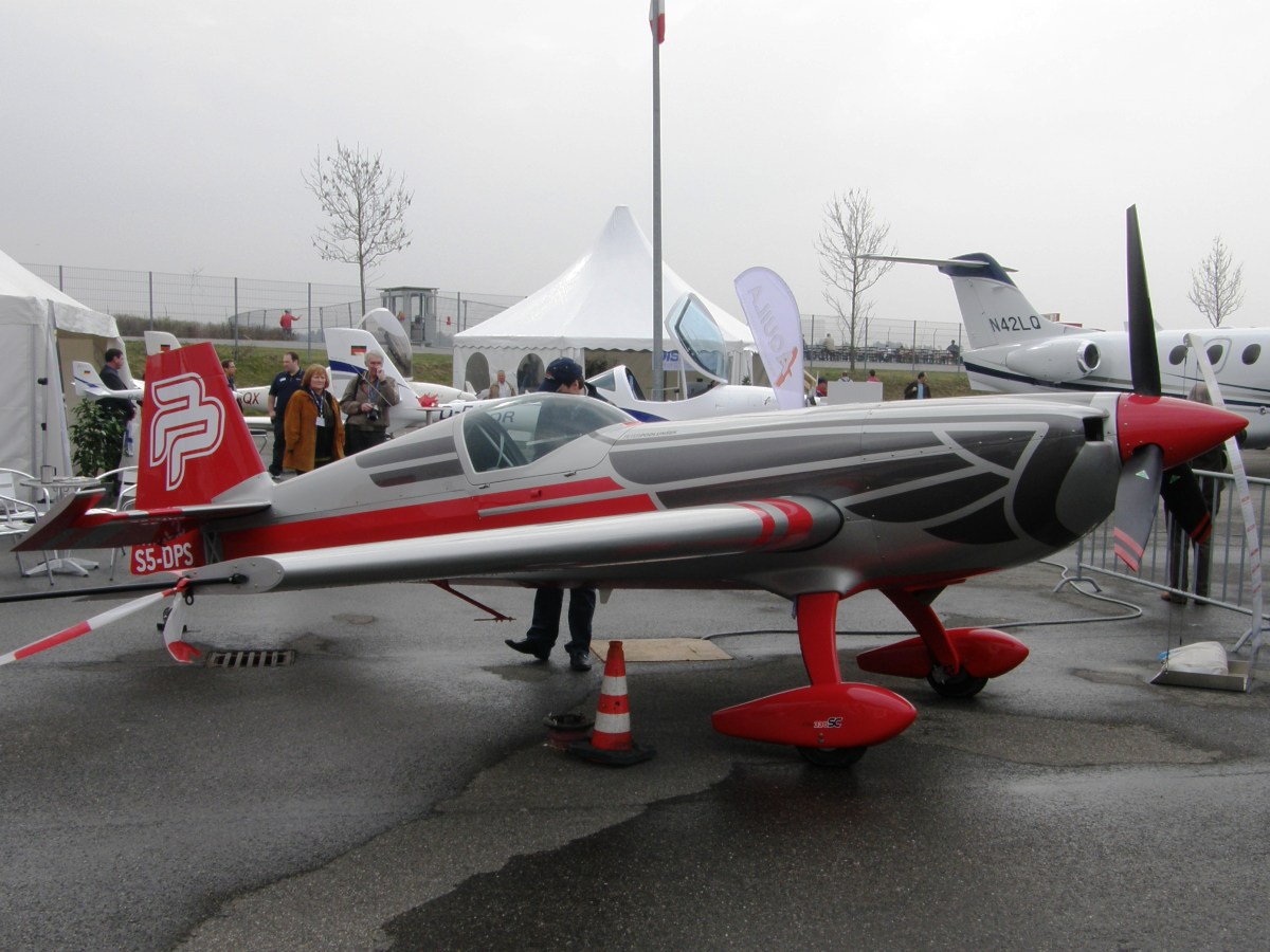 Extra EA-330SC Untitled S5-DPS Friedrichshafen_Airport April_04_2009