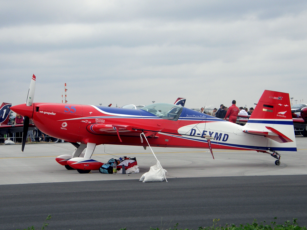 Extra EA-330SC Untitled D-EXMD Berlin_Schonefeld June_12_2010