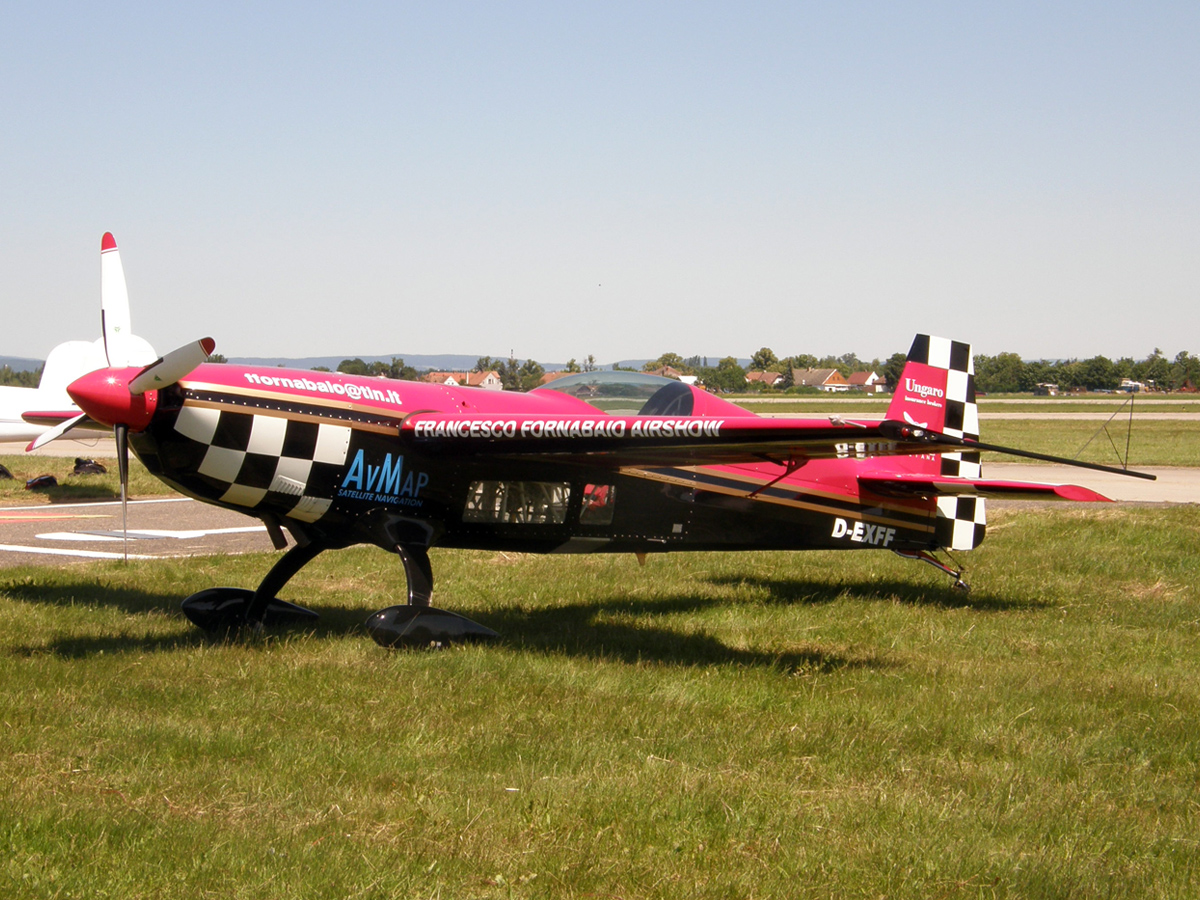 Extra EA-300 Untitled D-EXFF Hradec_Kralove (LKHK) June_13_2009