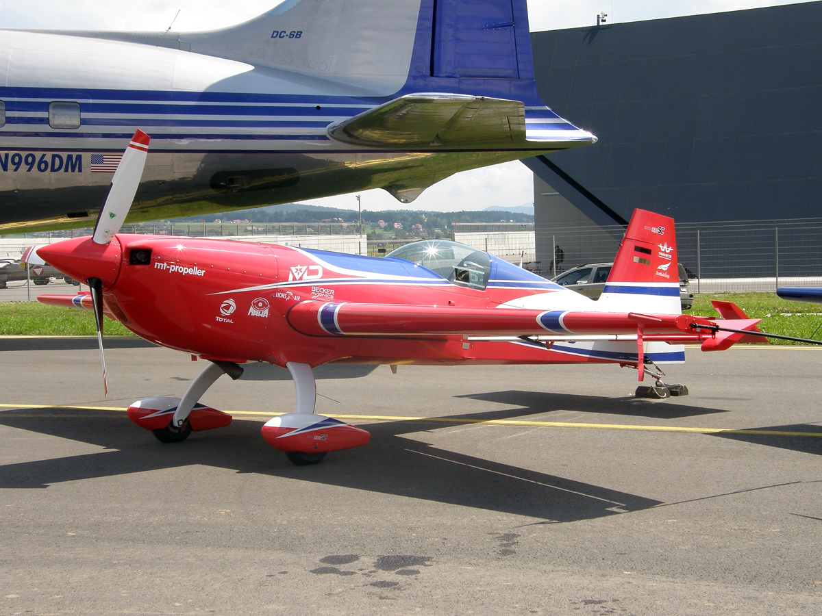 Extra EA-330SC Untitled D-EXMD Zeltweg (LOXZ) June_27_2009