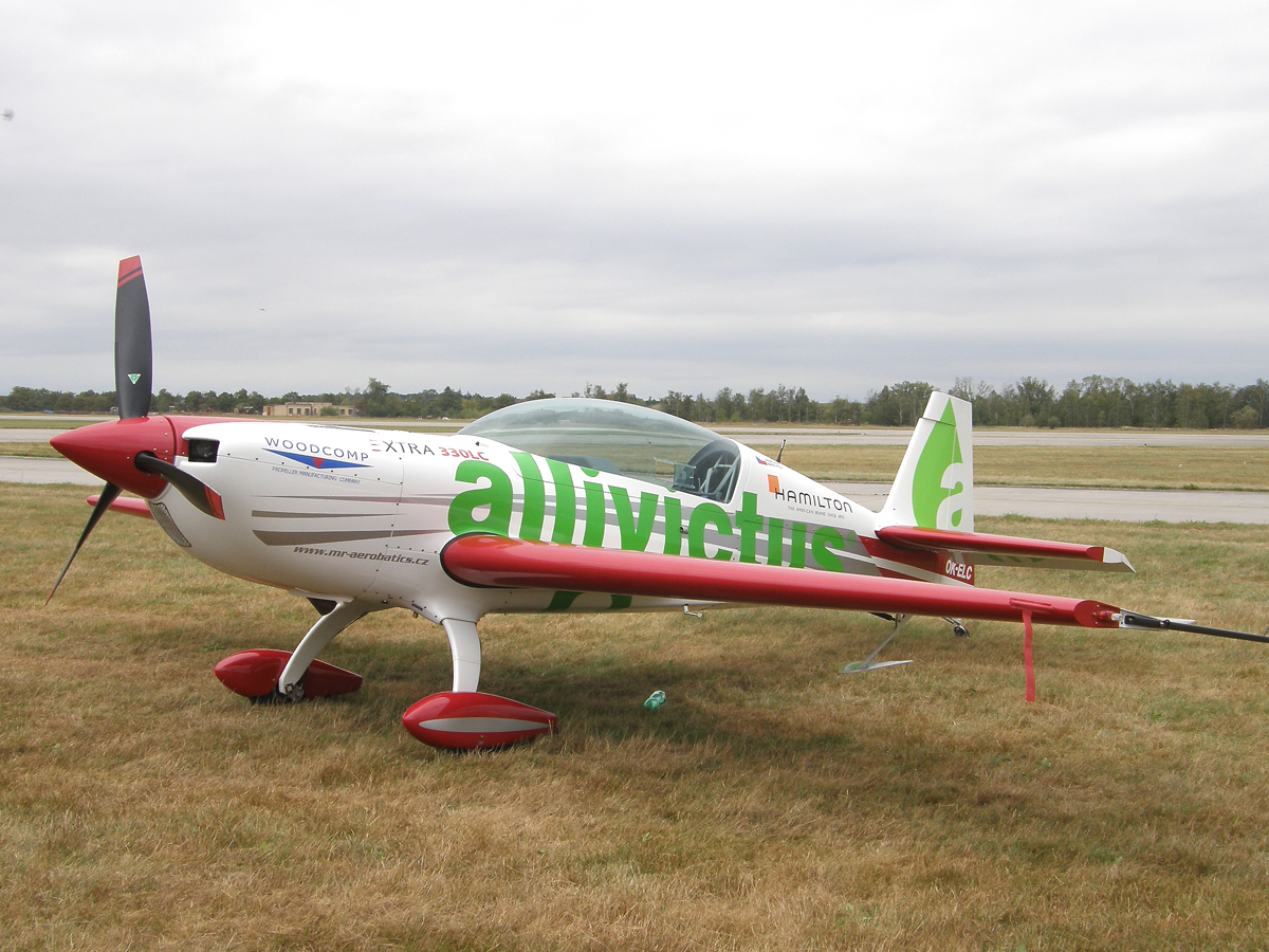 Extra EA-330LC Untitled OK-ELC Hradec_Kralove (LKHK) September_05_2009