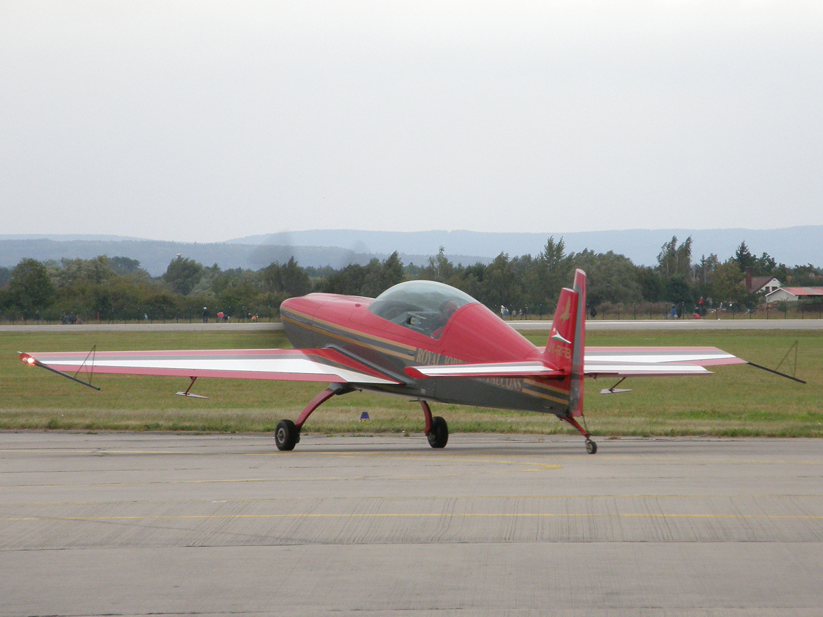 Extra EA-300L Royal Jordanian Falcons JY-RFB Hradec_Kralove (LKHK) September_05_2009