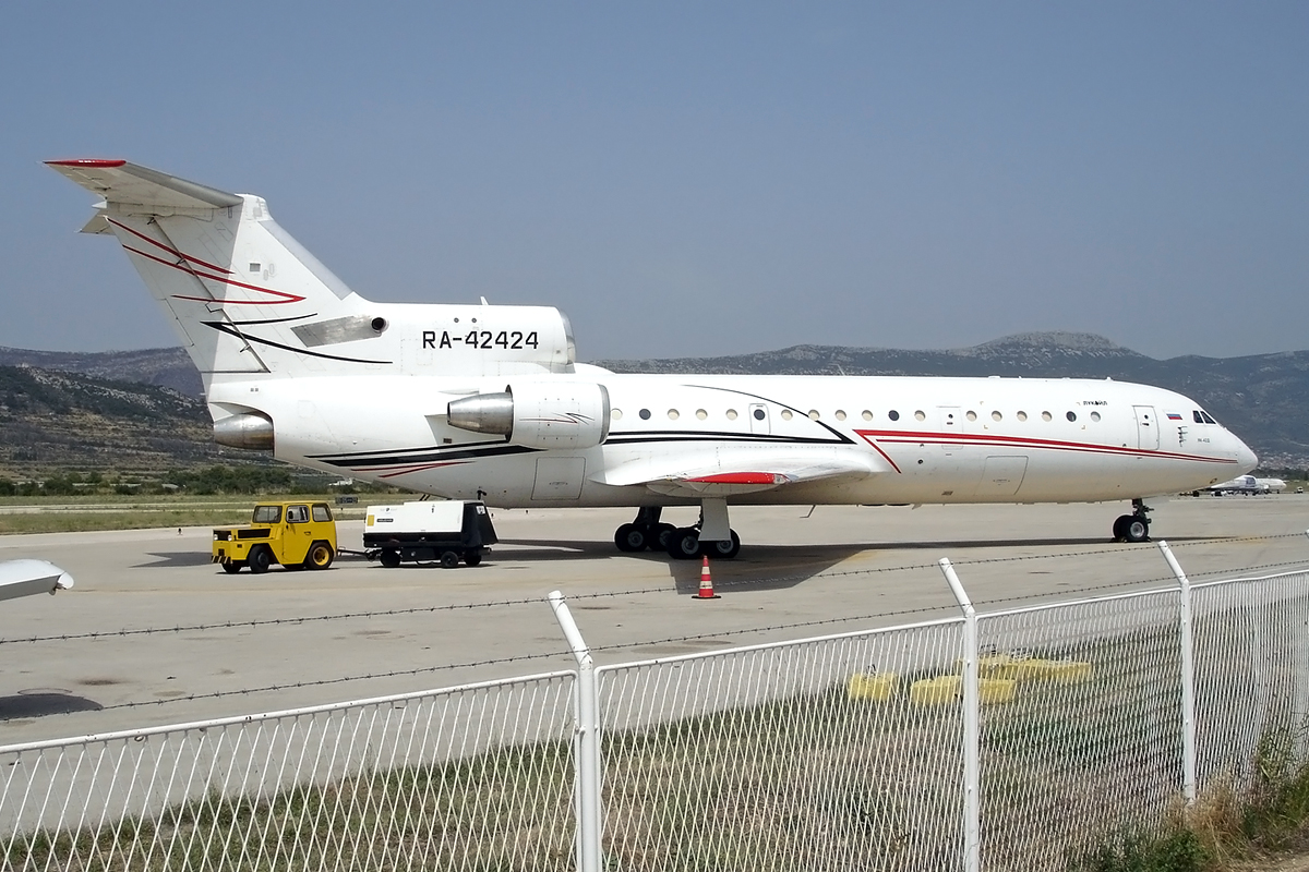 Yakovlev Yak-42D Lukoil Avia RA-42424 Split_Resnik (SPU/LDSP) August_19_2006