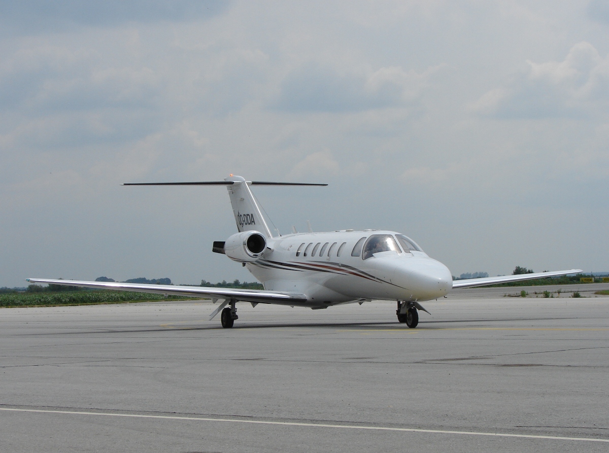 Cessna 525A Citation CJ2 Untitled OO-DDA Osijek_Klisa (OSI/LDOS) June_30_2009