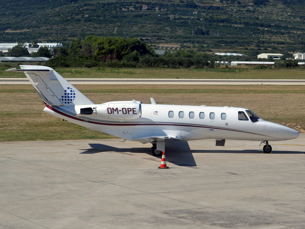 Cessna 525A Citation CJ2 Opera Jet OM-OPE Split_Resnik (SPU/LDSP) August_14_2011