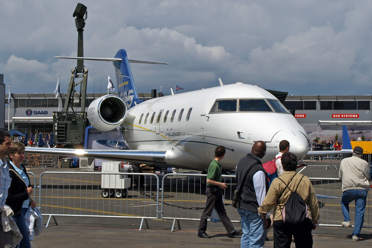 Canadair CL-600-2B16 Challenger 605 Bombardier N605CC Paris_Le_Bourget (LBG/LFPB) June_23_2007