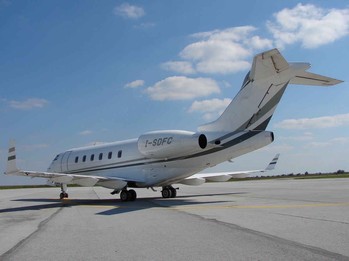 Bombardier BD-100-1A10 Challenger 300 Sirio I-SDFC Osijek_Klisa (OSI/LDOS) September_22_2010