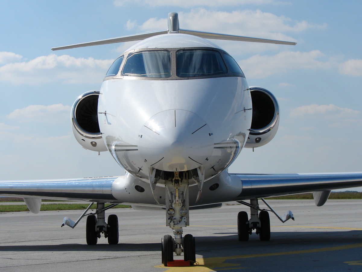 Bombardier BD-100-1A10 Challenger 300 Sirio I-SDFC Osijek_Klisa (OSI/LDOS) September_22_2010