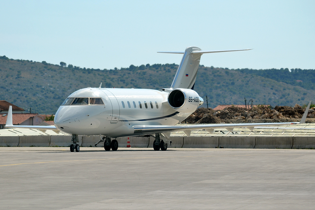 Canadair CL-600-2B16 Challenger 605 Elit'Avia S5-ADD Split_Resnik (SPU/LDSP) July_30_2011