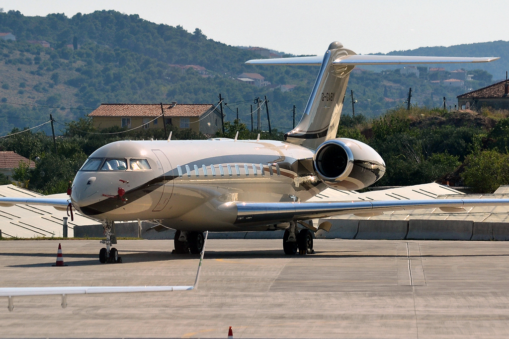 Bombardier BD-700-1A10 Global Express Ocean Sky G-GABY Split_Resnik (SPU/LDSP) July_30_2011