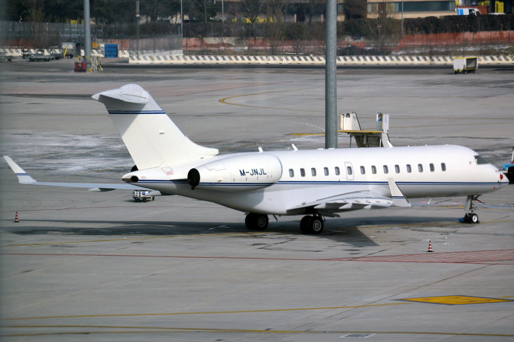 Bombardier BD-700-1A10 Global Express Untitled M-JNJL Venice_Marco_Polo (VCE/LIPZ) February_15_2013