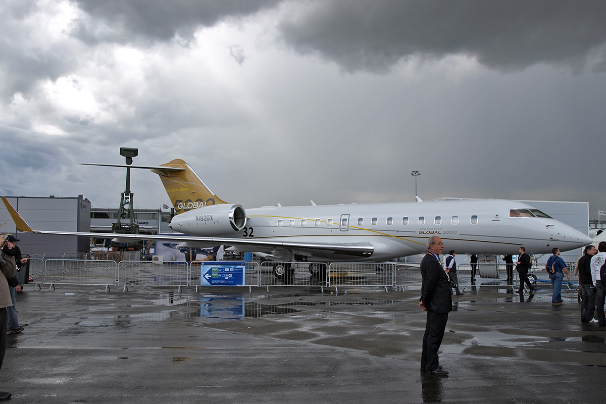 Bombardier BD-700-1A11 Global 5000 Bombardier N182GX Paris_Le_Bourget (LBG/LFPB) June_22_2007