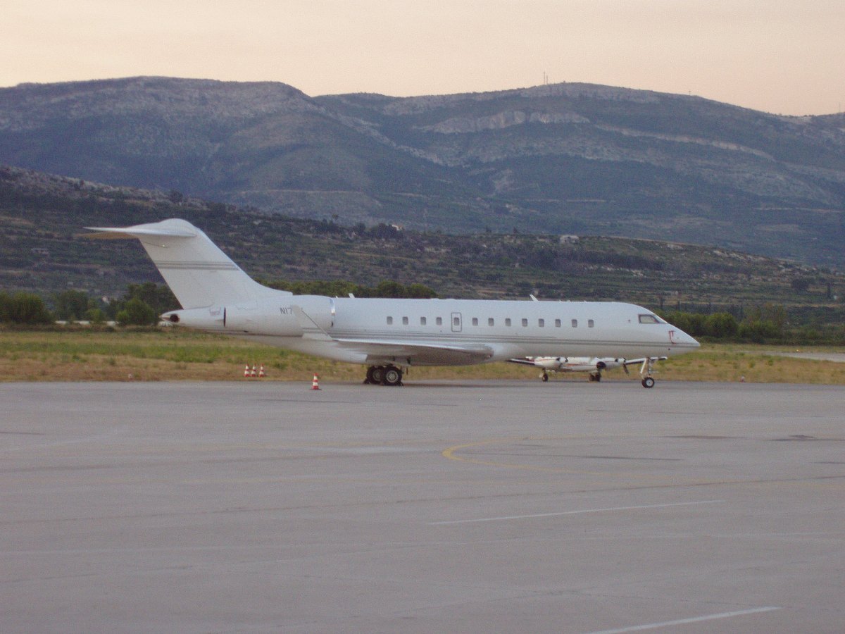 Bombardier BD-700 Global Express Untitled Split_Resnik (SPU/LDSP) July_27_2007