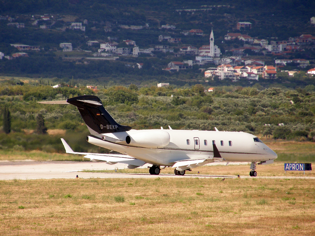 Bombardier BD-100-1A10 Challenger 300 Untitled D-BEKP Split_Resnik (SPU/LDSP) August_7_2010