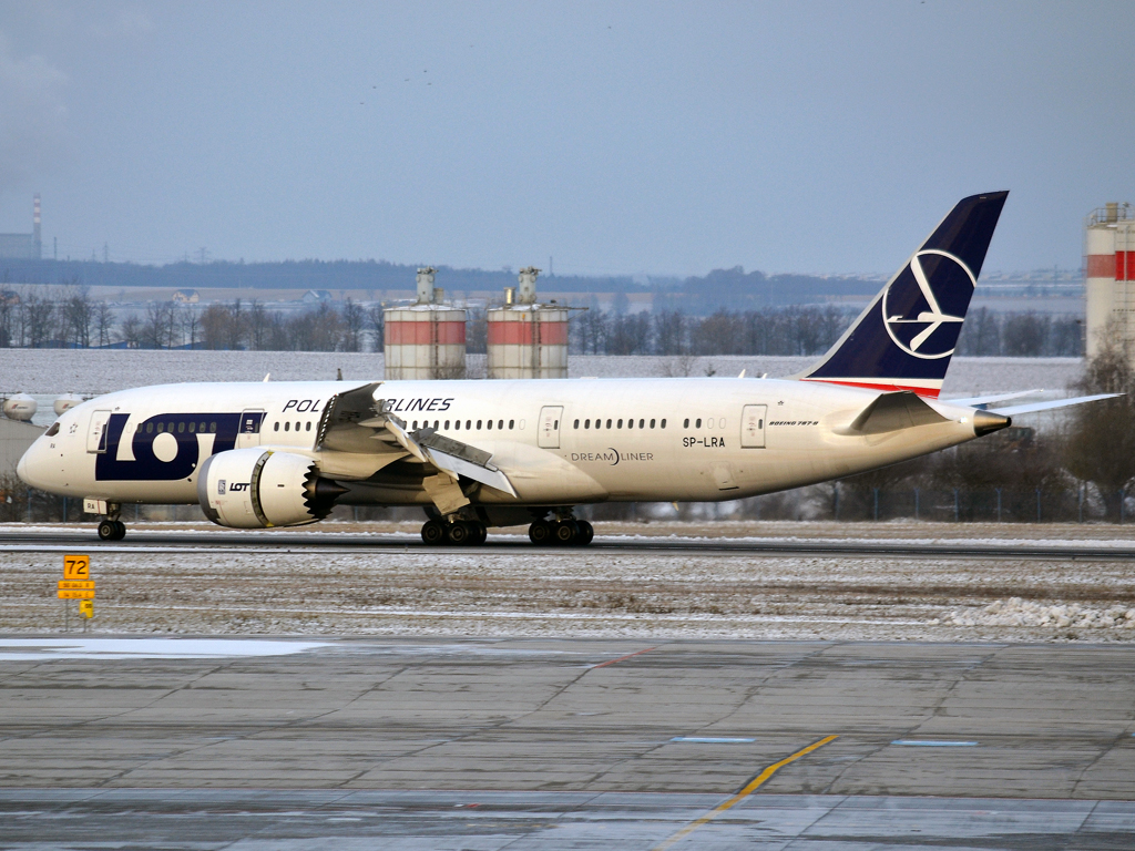 B787-85D LOT Polish Airlines SP-LRA Prague_Ruzyne (PRG/LKPR) January_12_2013