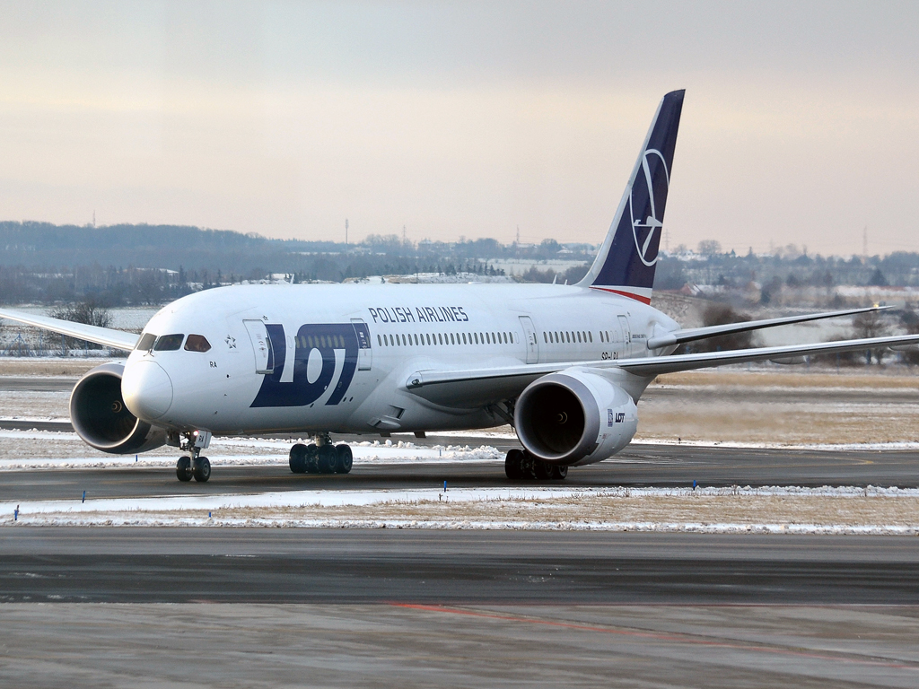 B787-85D LOT Polish Airlines SP-LRA Prague_Ruzyne (PRG/LKPR) January_12_2013