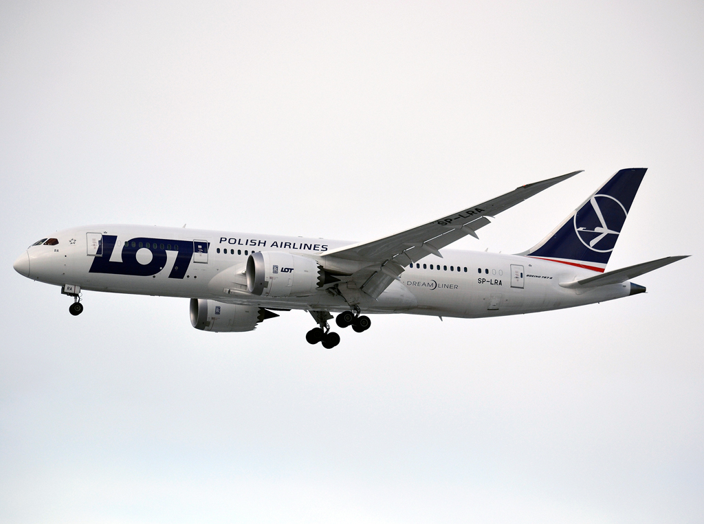 B787-85D LOT Polish Airlines SP-LRA Prague_Ruzyne (PRG/LKPR) December_16_2012