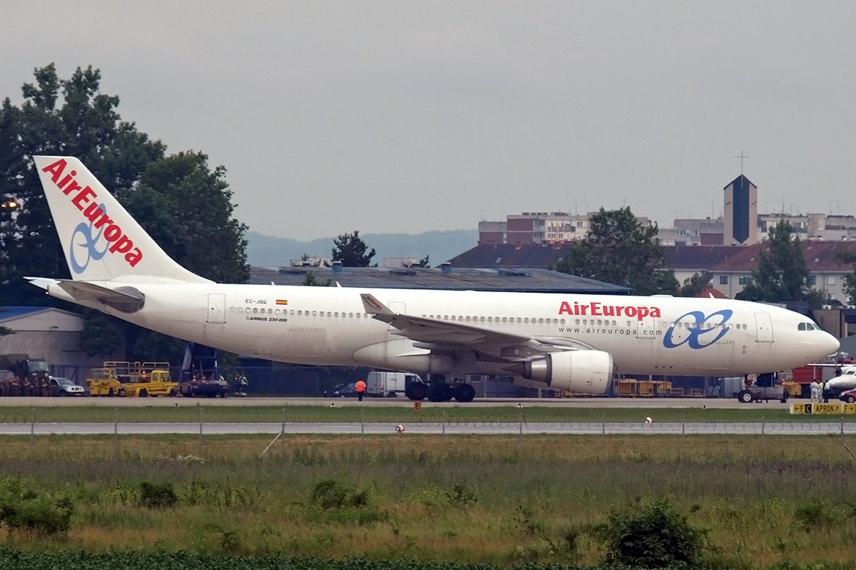 A330-202 Air Europa EC-JQQ Zagreb_Pleso June_4_2008