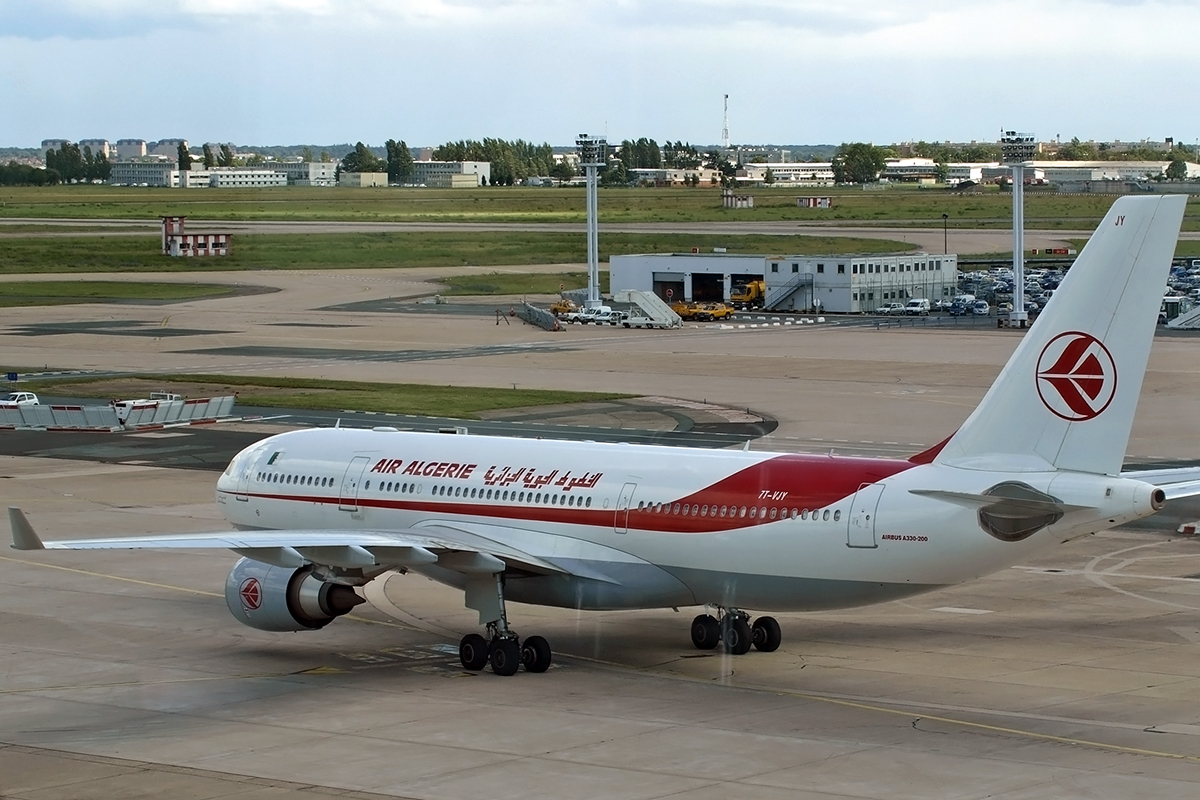 A330-202 Air Algerie 7T-VJY Paris_Orly_Sud June_25_2007