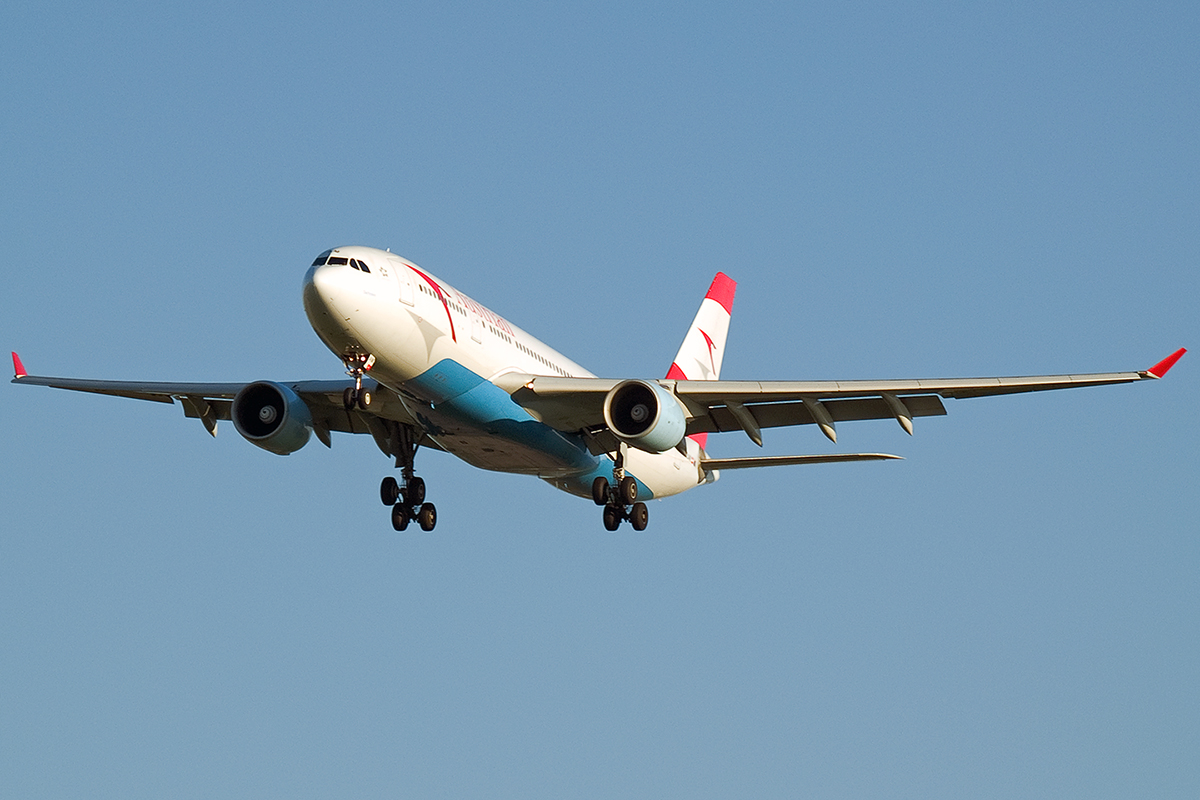 A330-223 Austrian Airlines OE-LAM Wien_Schwechat April_8_2007 A