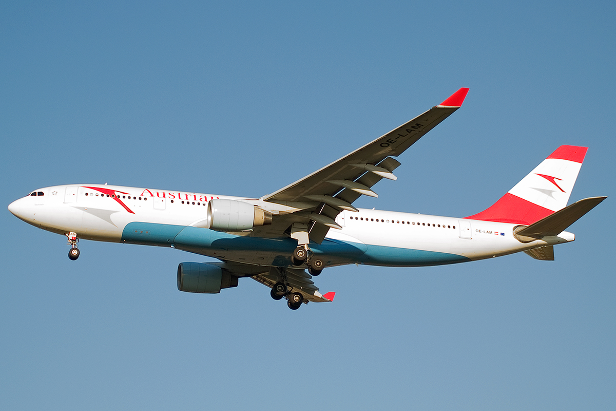 A330-223 Austrian Airlines OE-LAM Wien_Schwechat April_8_2007 B