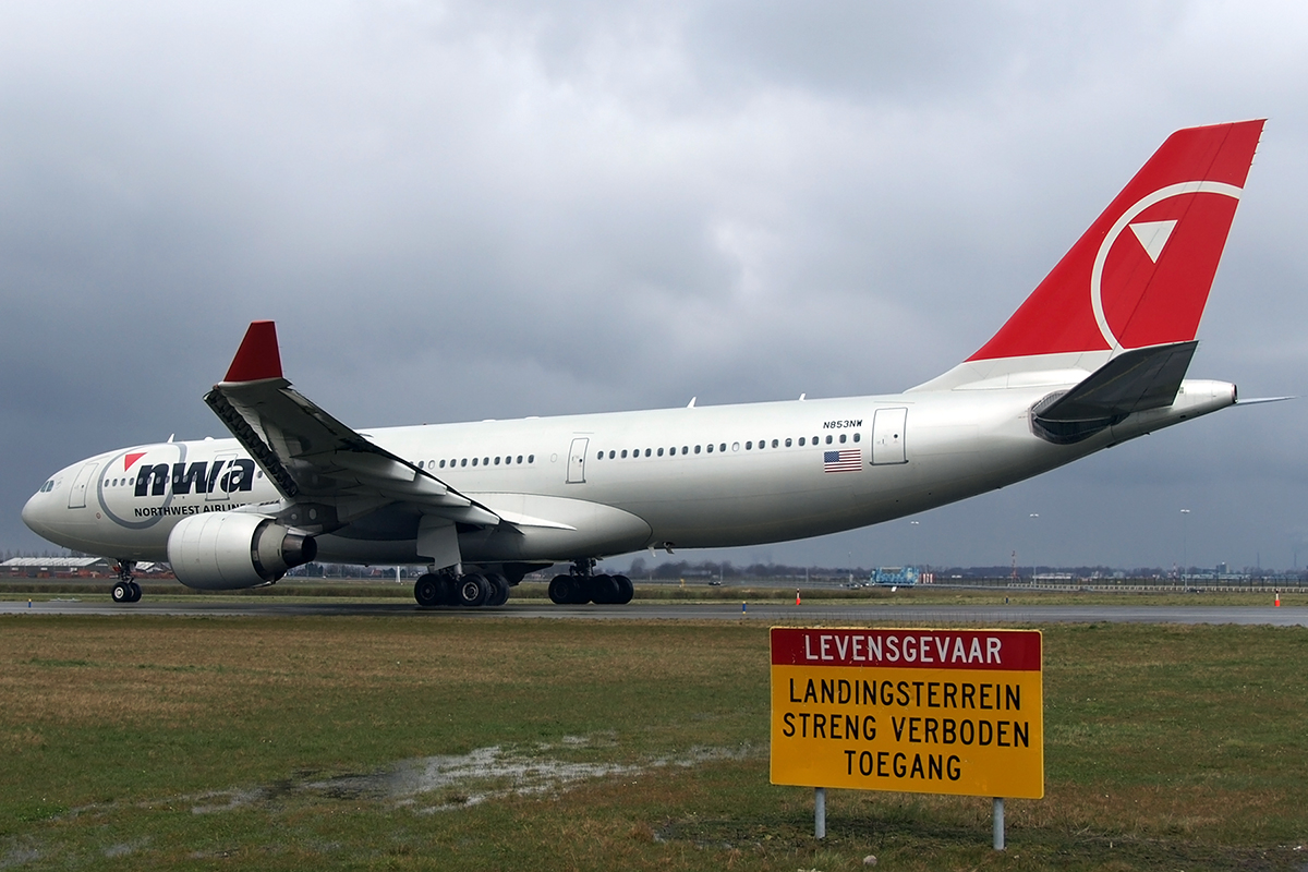 A330-223 NWA Northwest Airlines N853NW Amsterdam_Schiphol March_22_2008