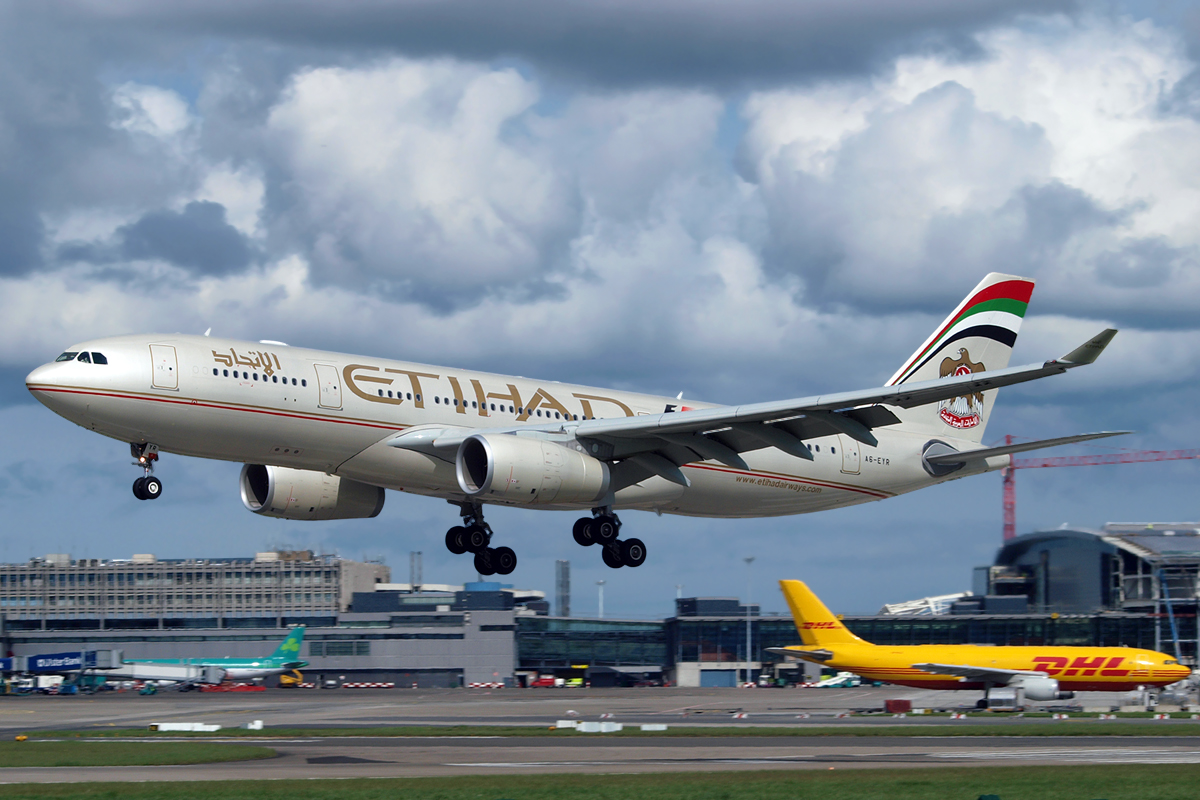 A330-243 Etihad Airways A6-EYR Dublin_Collinstown April_21_2009