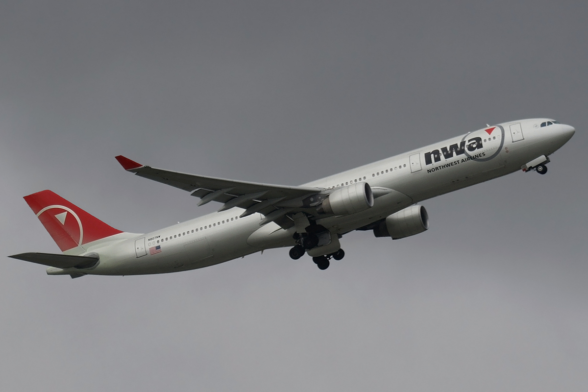 A330-323X NWA Northwest Airlines N807NW Amsterdam_Schiphol March_24_2008