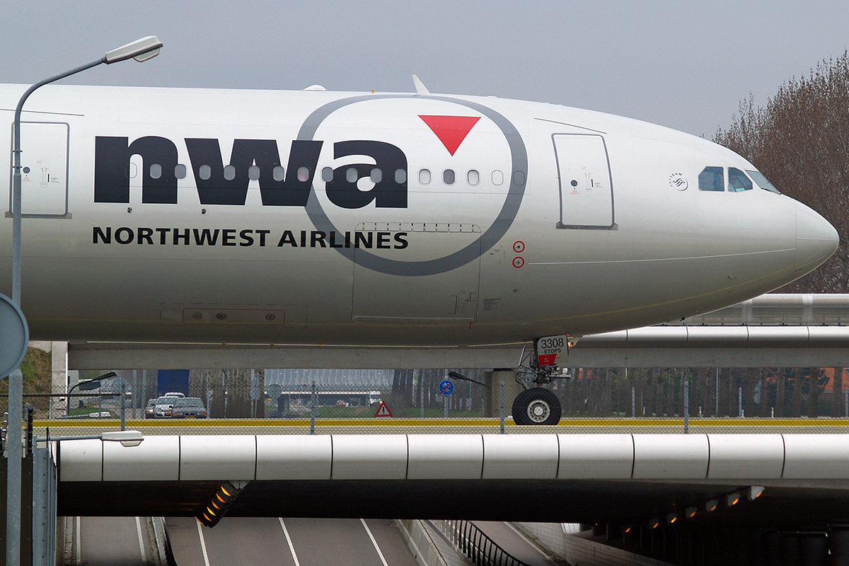 A330-323X NWA Northwest Airlines N808NW Amsterdam Schiphol April_20_2006