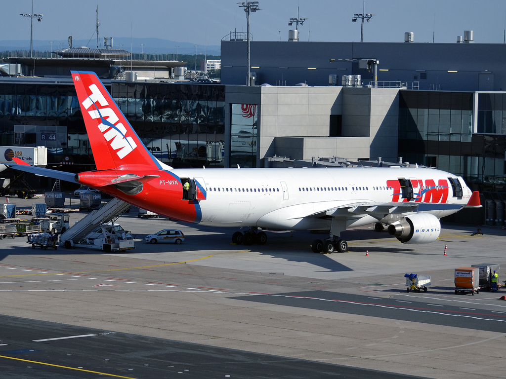 A330-223 TAM PT-MVN Frankfurt_Main (FRA/EDDF) May_26_2012