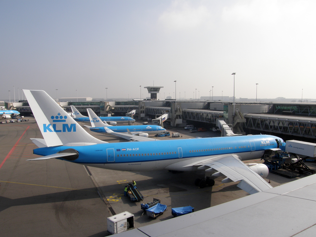 A330-203 KLM - Royal Dutch Airlines PH-AOF Amsterdam_Schiphol March_16_2011