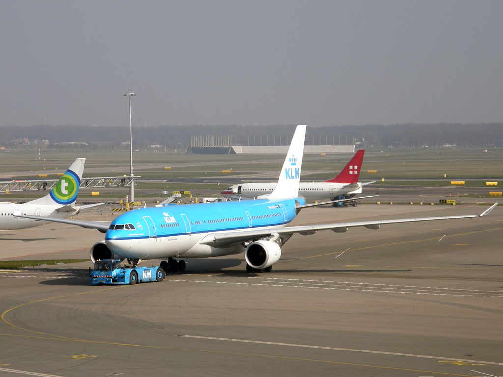 A330-203 KLM - Royal Dutch Airlines PH-AOF Amsterdam_Schiphol March_16_2011