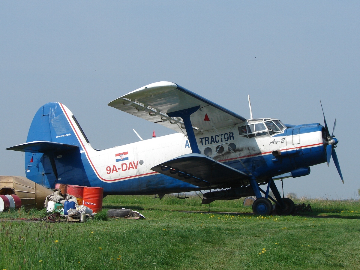 Antonov An-2, 9A-DAV, Air-Tractor, Osijek-Čepin (OSI/LDOC) 2009.