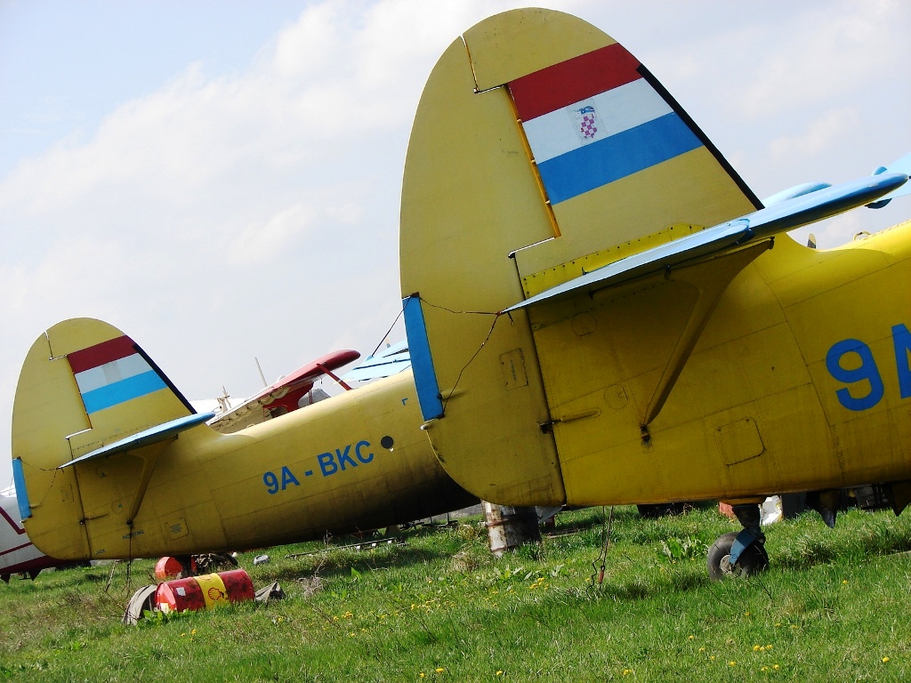 Antonov An-2, 9A-BZB & 9A-BKC, Sparrow, Osijek-Čepin (OSI/LDOC) 2007.