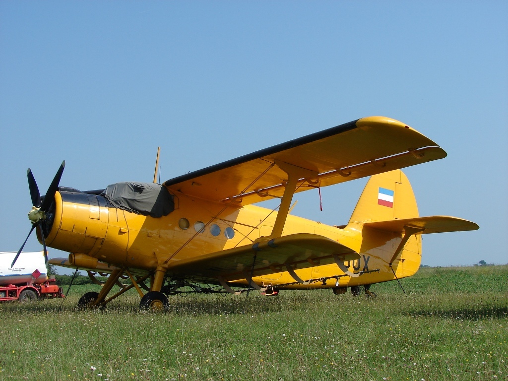 Antonov AN-2R Ciklonizacija YU-BOX Novi_Sad_Cenej (LYNS) June_3_2007