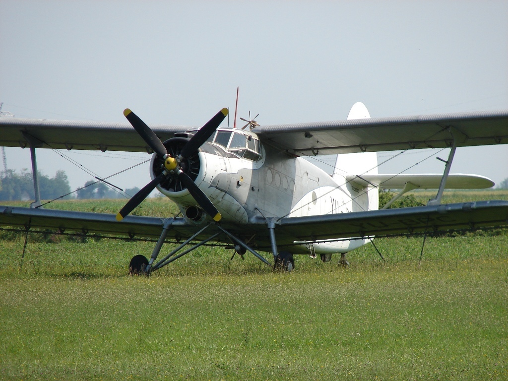 Antonov AN-2R Ciklonizacija YU-BPC Novi_Sad_Cenej (LYNS) June_3_2007