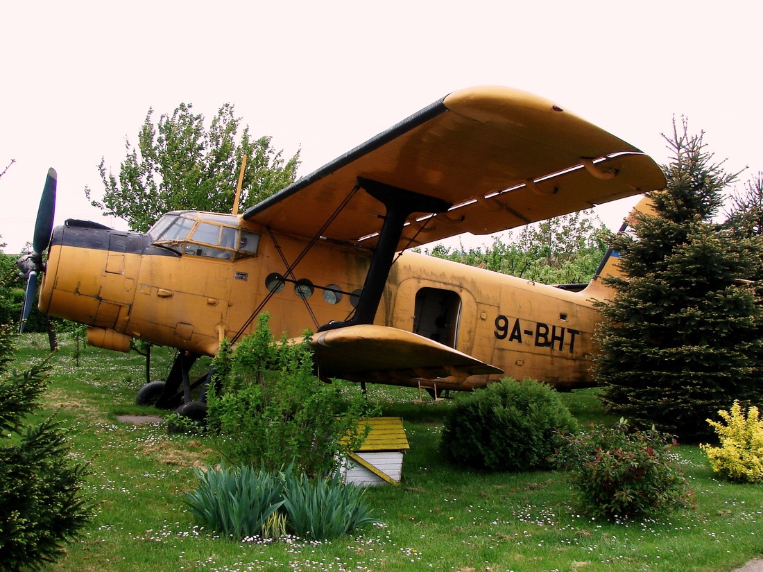 Antonov An-2 Untiteld 9A-BHT Croatia-Off Airport Cakovci April_29_2011