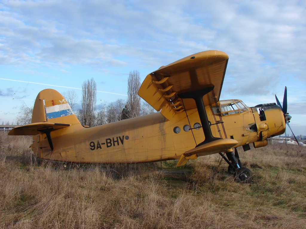 Antonov An-2 Untitled 9A-BHV Osijek_Cepin (LDOC) 2009