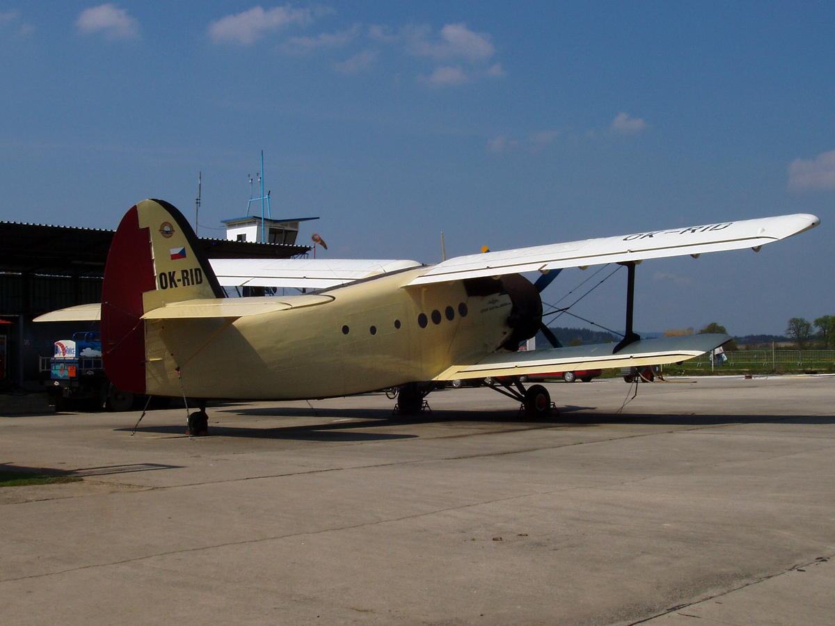 Antonov AN-2 Aeroklub Gen. Janouska OK-RID Pribram_Dlouha_Lhota (LKPM) April_27_2008