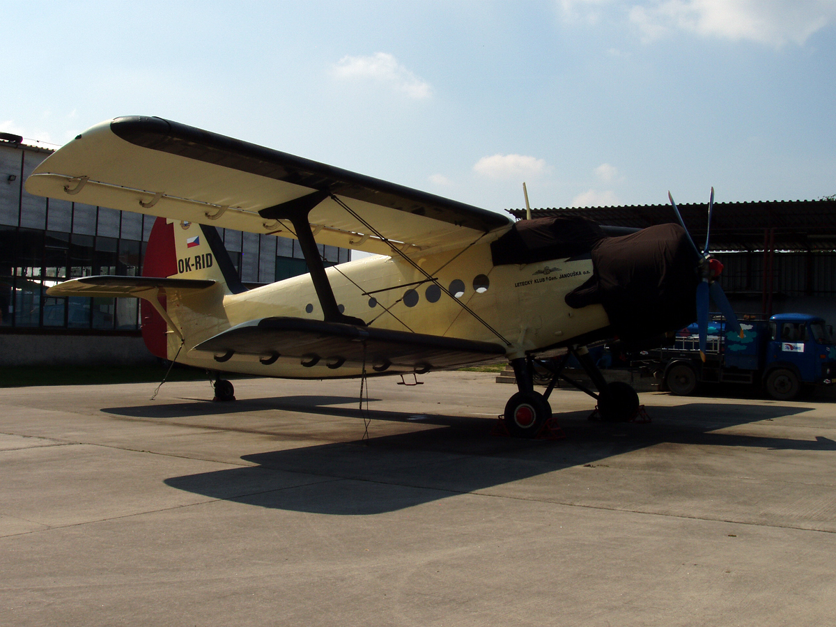 Antonov AN-2 Aeroklub Gen. Janouska OK-RID Pribram_Dlouha_Lhota (LKPM) April_27_2008