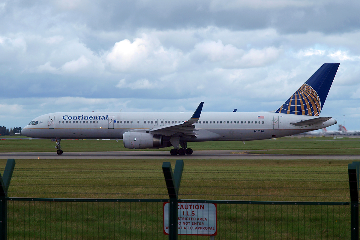 B757-224 Continental Airlines N14120 Dublin_Collinstown April_7_2009