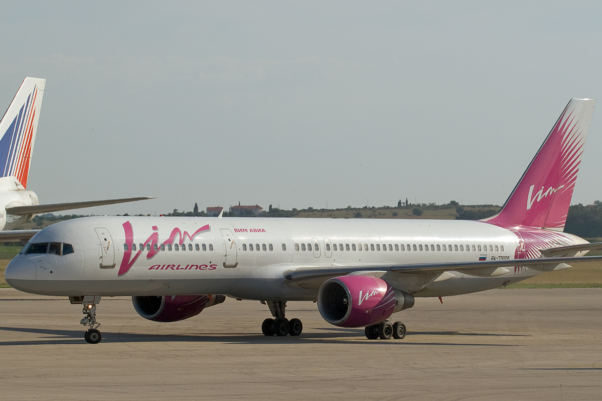 B757-230 Vim Airlines RA-73008 Pula June_16_2007 B