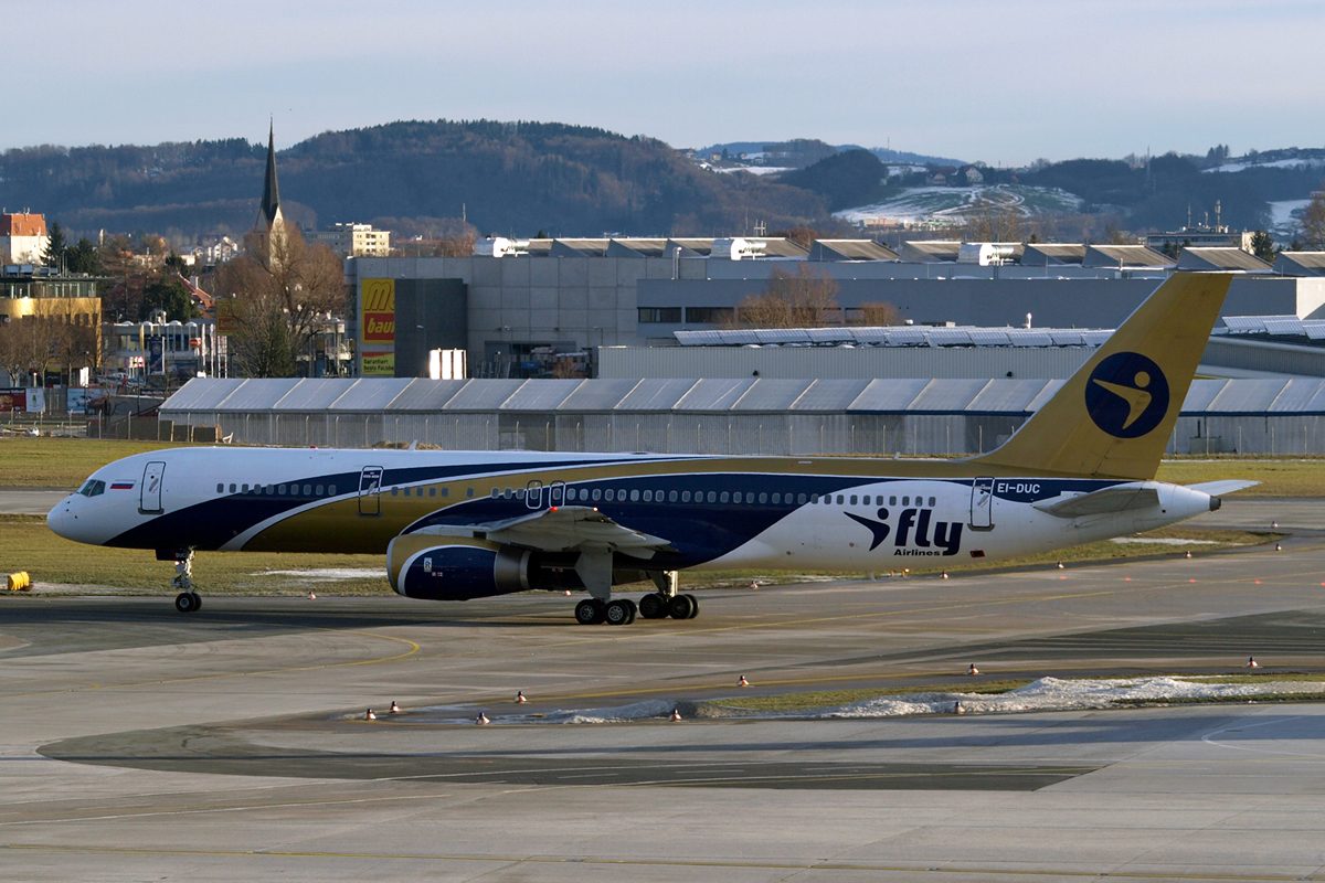 B757-256 I fly EI-DUC Salzburg January_9_2011